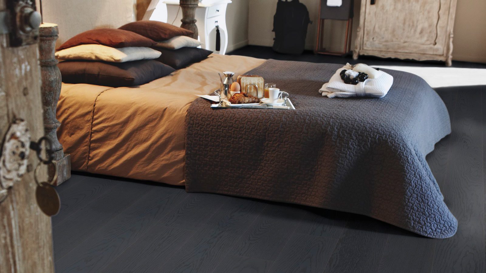 Parkett Tarkett, Play, Eiche Charcoal Plank, gebürstet, 2-seitige Mikrofase, Proteco Natura gebeizt