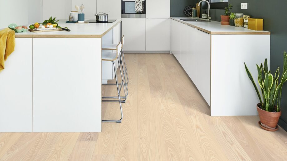 Landhausdiele Esche Tarkett Shade Linen White Plank, 2-seitig Mikrofase, gebeizt, Proteco Natura Mattlack – 2