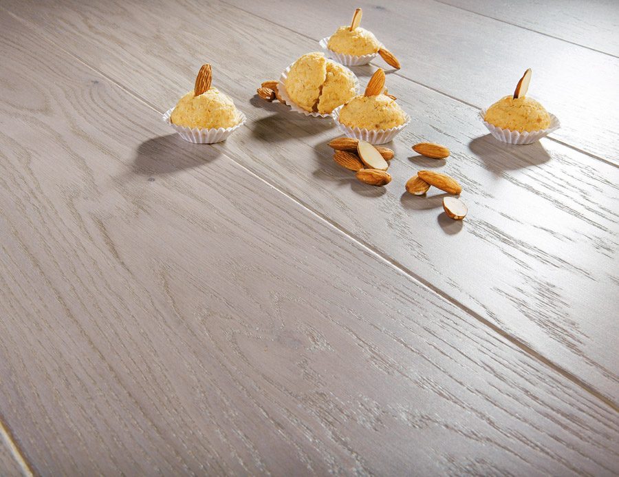 Fertigparkett Eiche, Grande Marzipan Muffin, gefast, gebürstet, gebeizt und matt versiegelt