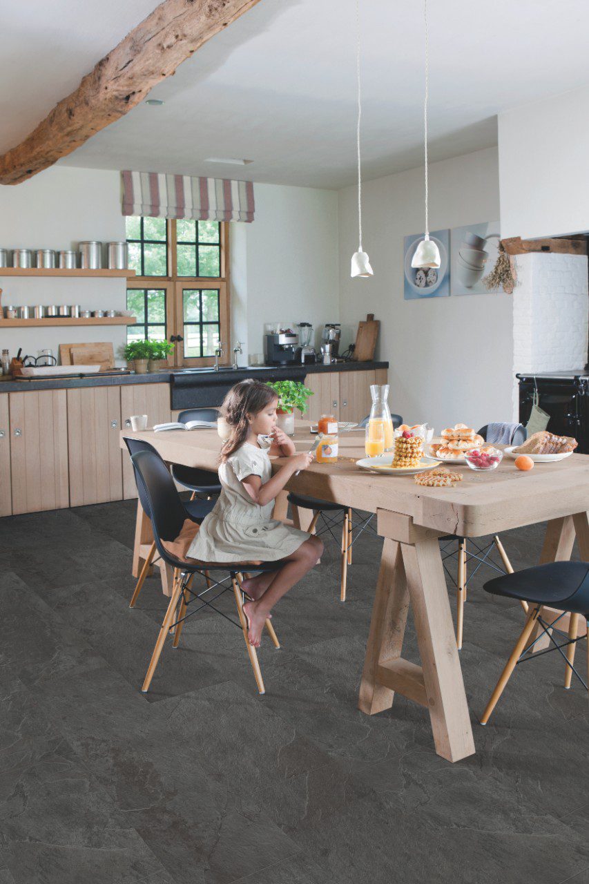 LVT Vinylboden Quick-Step, Ambient Click, Fliese schwarz, gefast