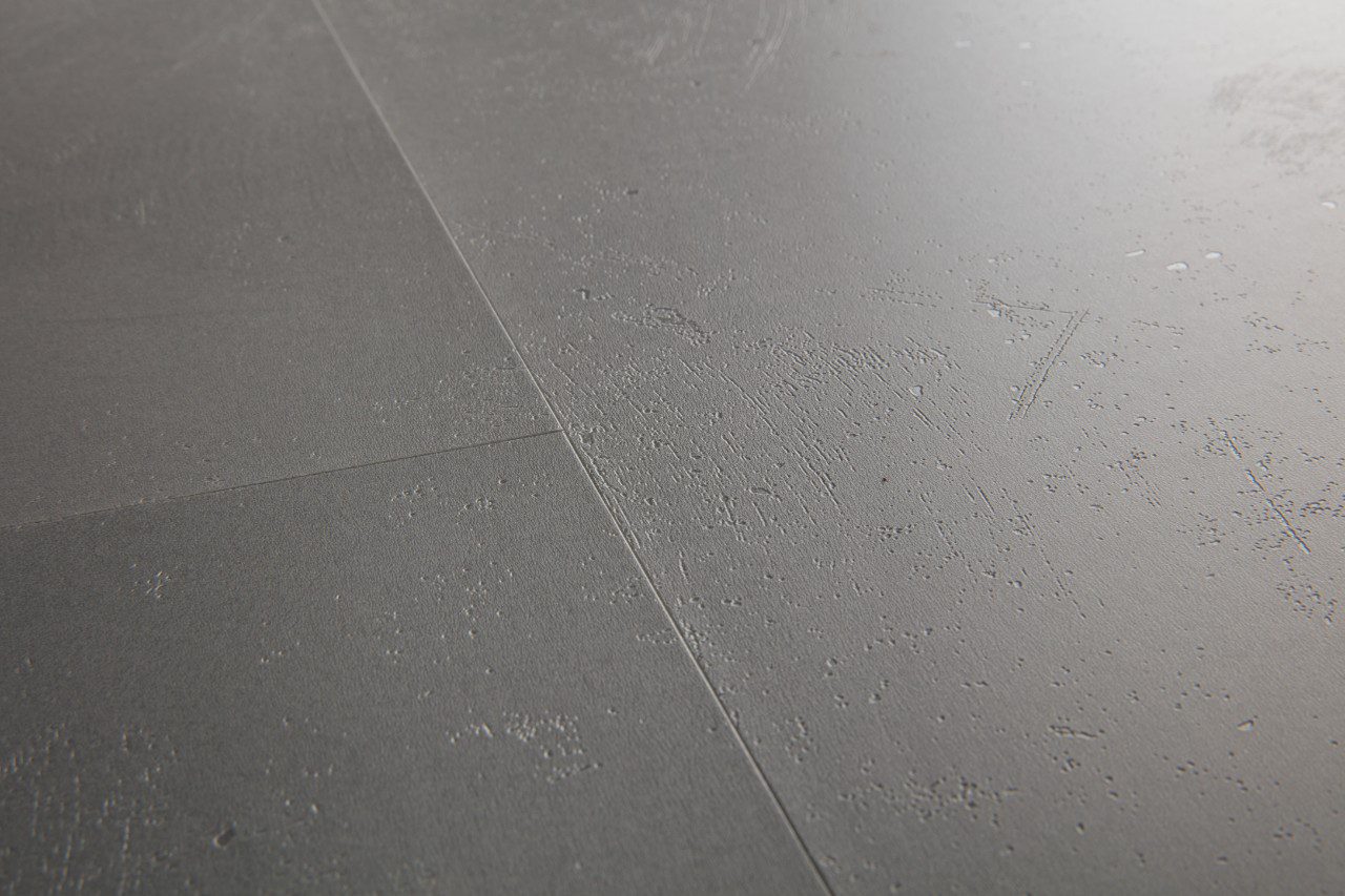 LVT Vinylboden Quick-Step, Ambient Click Plus, Minimal Medium Grau, gefast