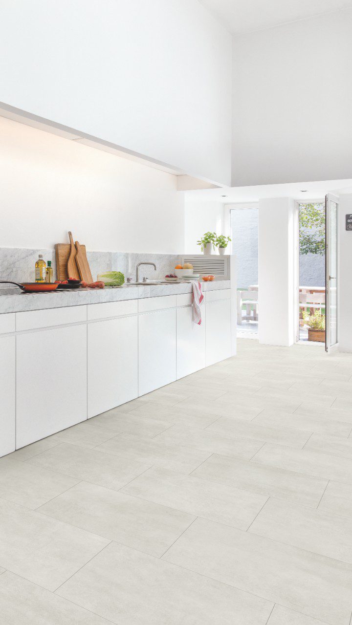 LVT Vinylboden Quick-Step, Ambient Click, Light concrete, gefast