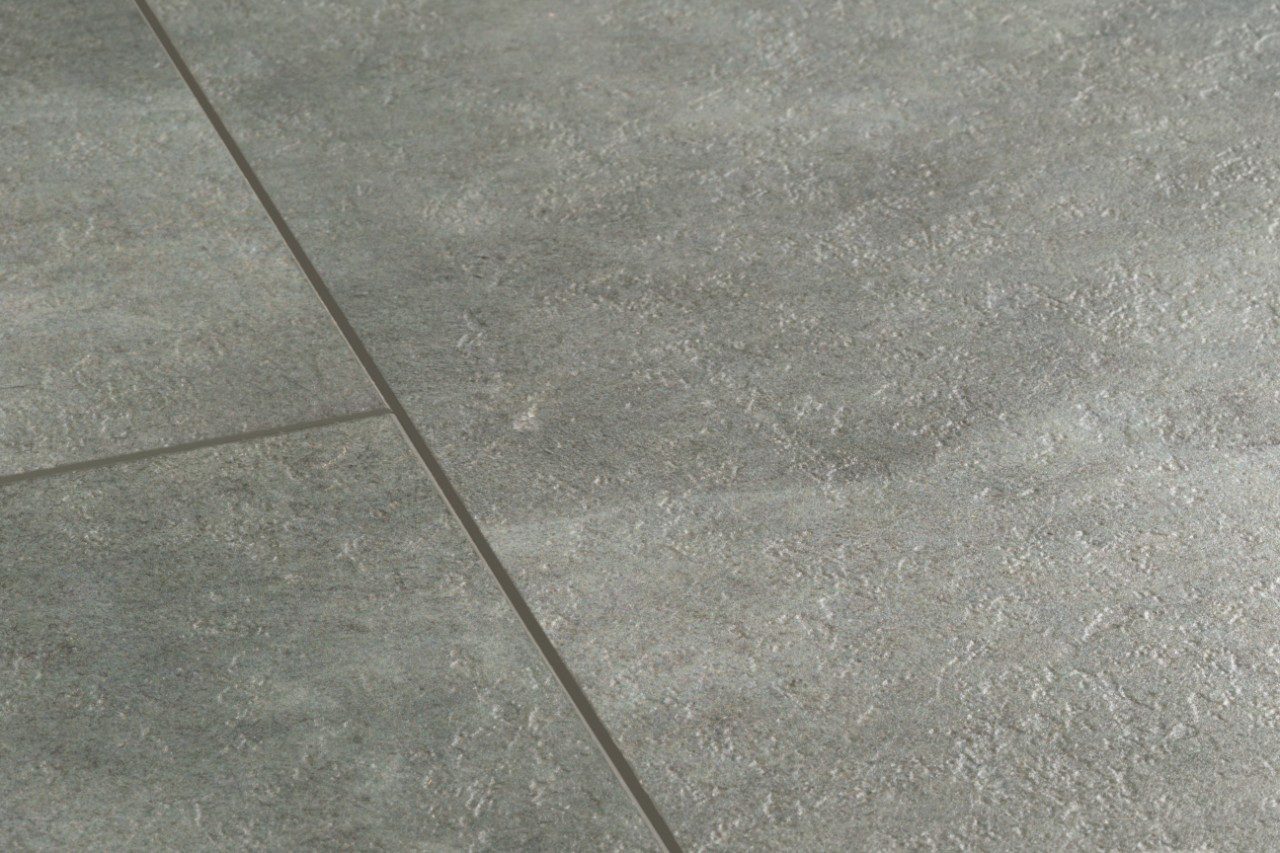 LVT Vinylboden Quick-Step, Ambient Click Plus, Dark grey concrete, gefast