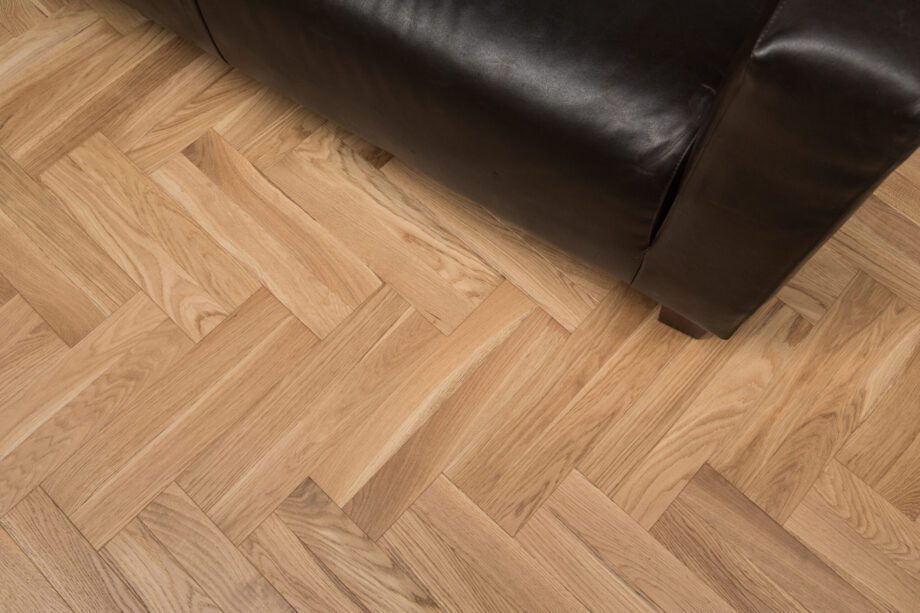 4765_10190_herringbone-parquet-oak-gestreift-beveled-4-sides-oiled 4765_10190_herringbone-parquet-oak-gestreift-beveled-4-sides-oiled