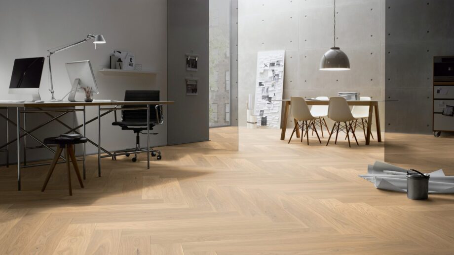 Fischgrätparkett Eiche, ter Hürne, raw oak herringbone, Fischgrätparkett, gebürstet, gefast, extra matt versiegelt – Ansicht 3 Fischgrätparkett Eiche, ter Hürne, raw oak herringbone, Fischgrätparkett, gebürstet, gefast, extra matt versiegelt – 3