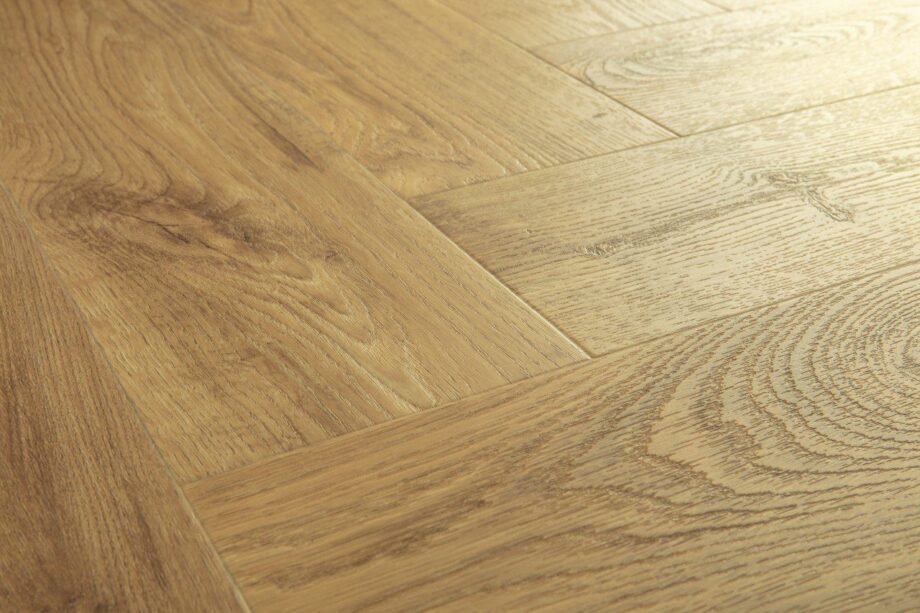 Fischgrät Vinylboden LVT Quick-Step Pristine Pristine Fall Oak Natural – Ansicht 2 Fischgrät Vinylboden LVT Quick-Step Pristine Pristine Fall Oak Natural – 2