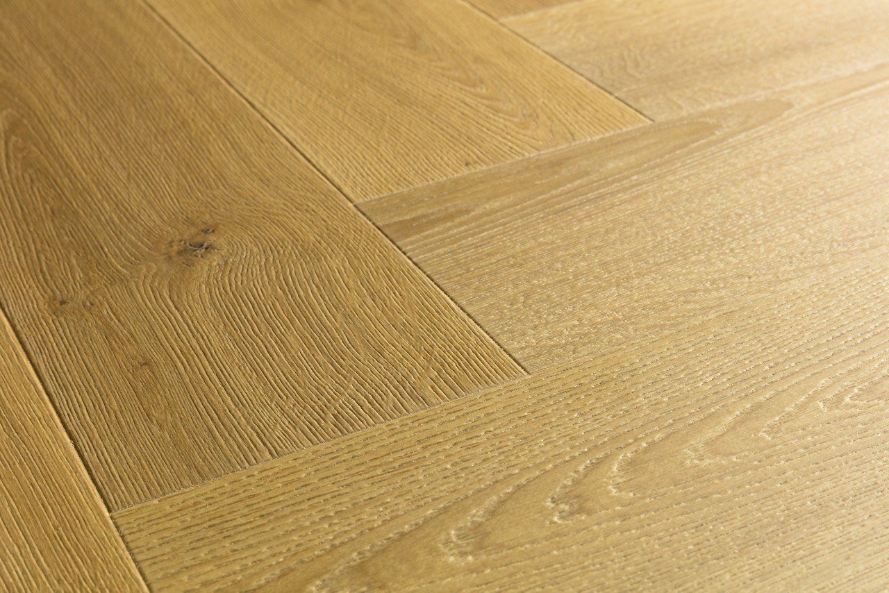 Laminat Fischgrät Quick Step Impressive Design Cumin Oak, warme natürliche Eichenfarbe und harmonische Sortierung