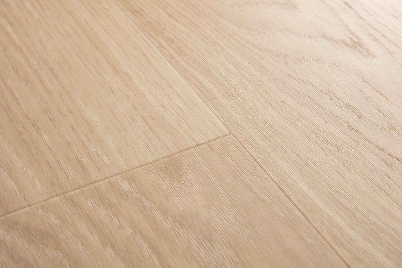 LVT parkett Quick-Step Bloom Pure Oak Blush heleda tooni ja kergelt harjatud pinnaga oksavaba tamm.