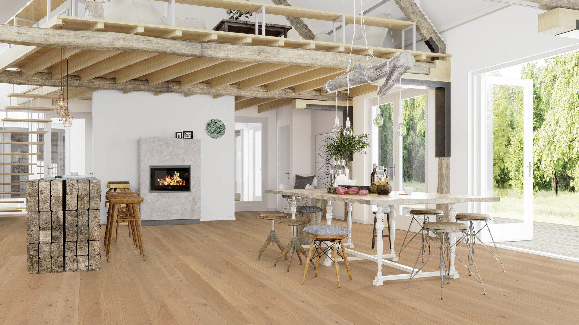 Parketti Bauwerk Boen Casapark tammi 46 Vivo Avorio (138 mm), harjattu ja öljyvahattu, asennettuna klassisen tyylisen olohuoneen ja avokeittiön lattialle – suuri ruokapöytä tuoleineen, lämmitettävä takka sekä keittiösaareke jakkaroineen; palkkirakenteinen toisen kerroksen avoin parvirakenne. Vaalea Avorio-sävy ja rustiikkinen sorteerus tuovat esiin tammen eläväisen kuvioinnin.