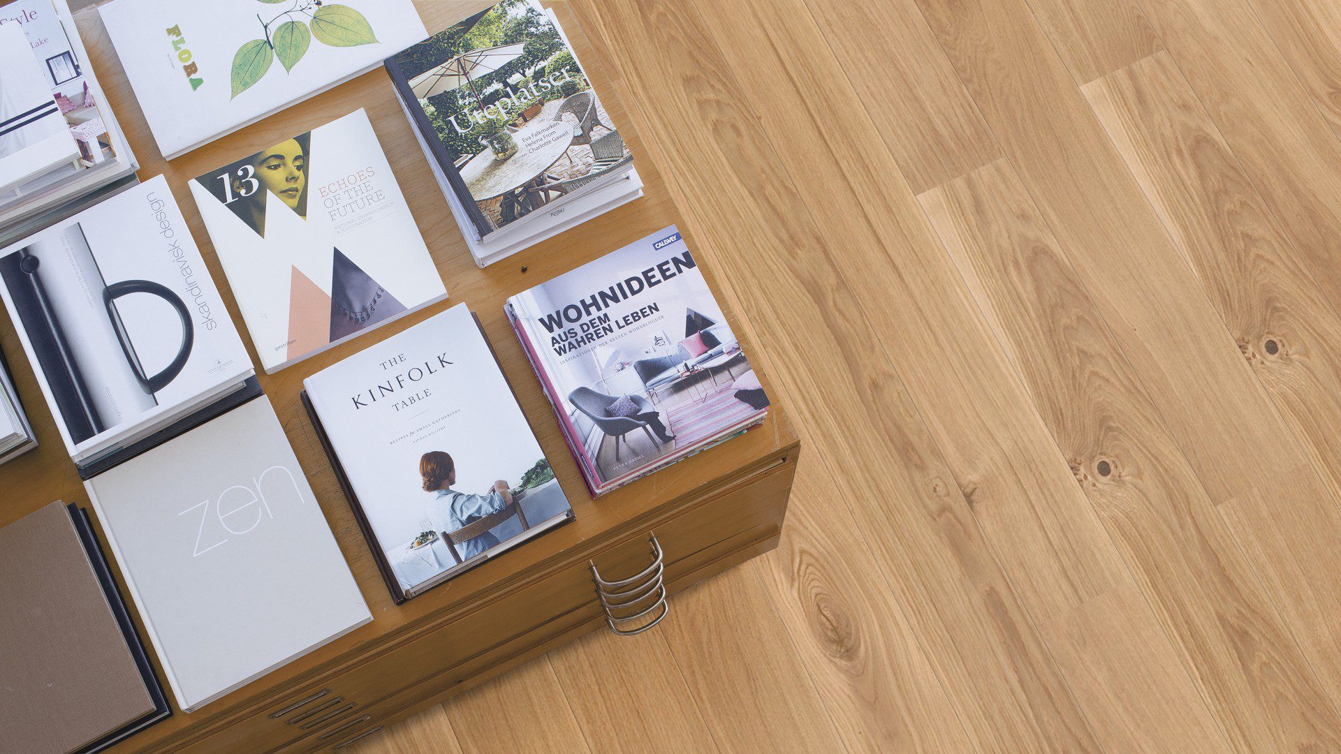 Puitparkett Bauwerk tamm 46 kahest küljest faasitud, harjatud ja matt lakiga viimistletud. Naturaalse tamme tooniga ning rustikaalse sorteeringuga.