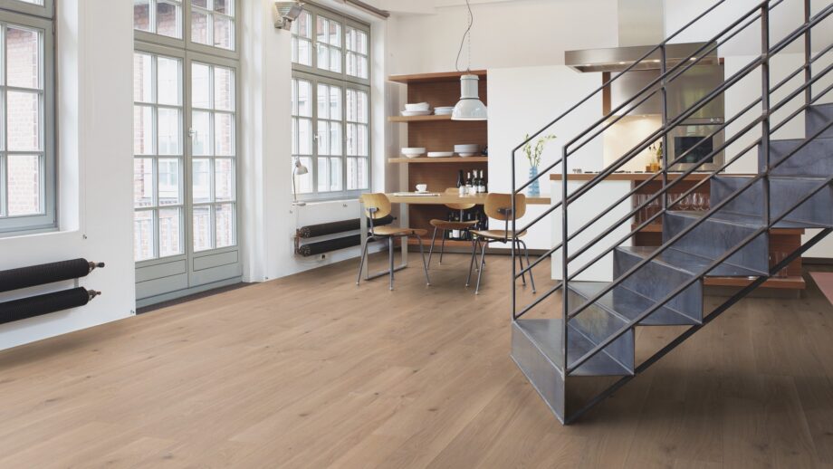 parkettporand-bauwerk-casapark-tamm-35-crema-harjatud-bprotekt Parkettpõrand Bauwerk Casapark tamm 35 Crema heleda B-Protect lakiga viimistletud ja paigaldatud