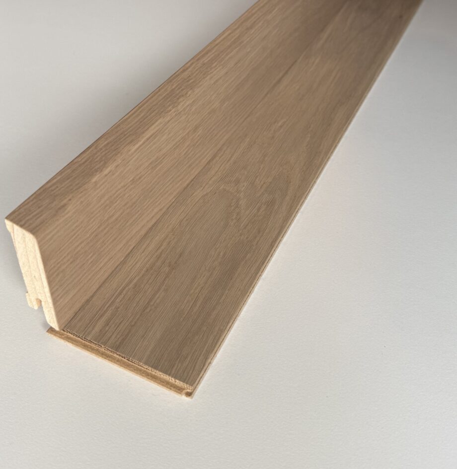 Jalkalista-viilutettu-tammi-valkoöljytty-profiili-15×60mm