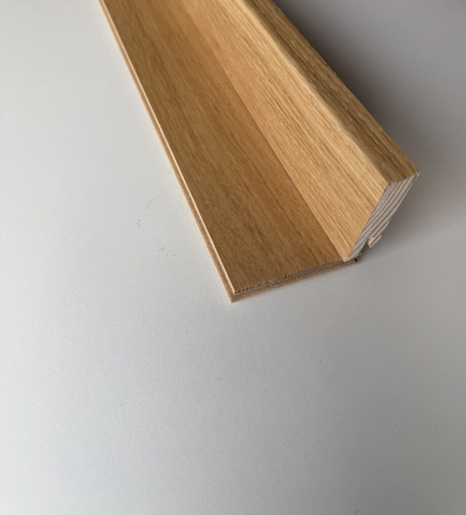 Põrandaliist tamm matt lakk 15x60x2500mm paigaldatud Bauwerk Monopark tamm Rustik 45 õlivahatatud parketile