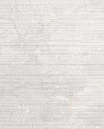 Wandfliese aus Feinsteinzeug in Steinoptik mit Relief Tau Mainstone Carve Silver, 75x150 cm, 10,5 mm, Silbergrau, R10, rektifiziert