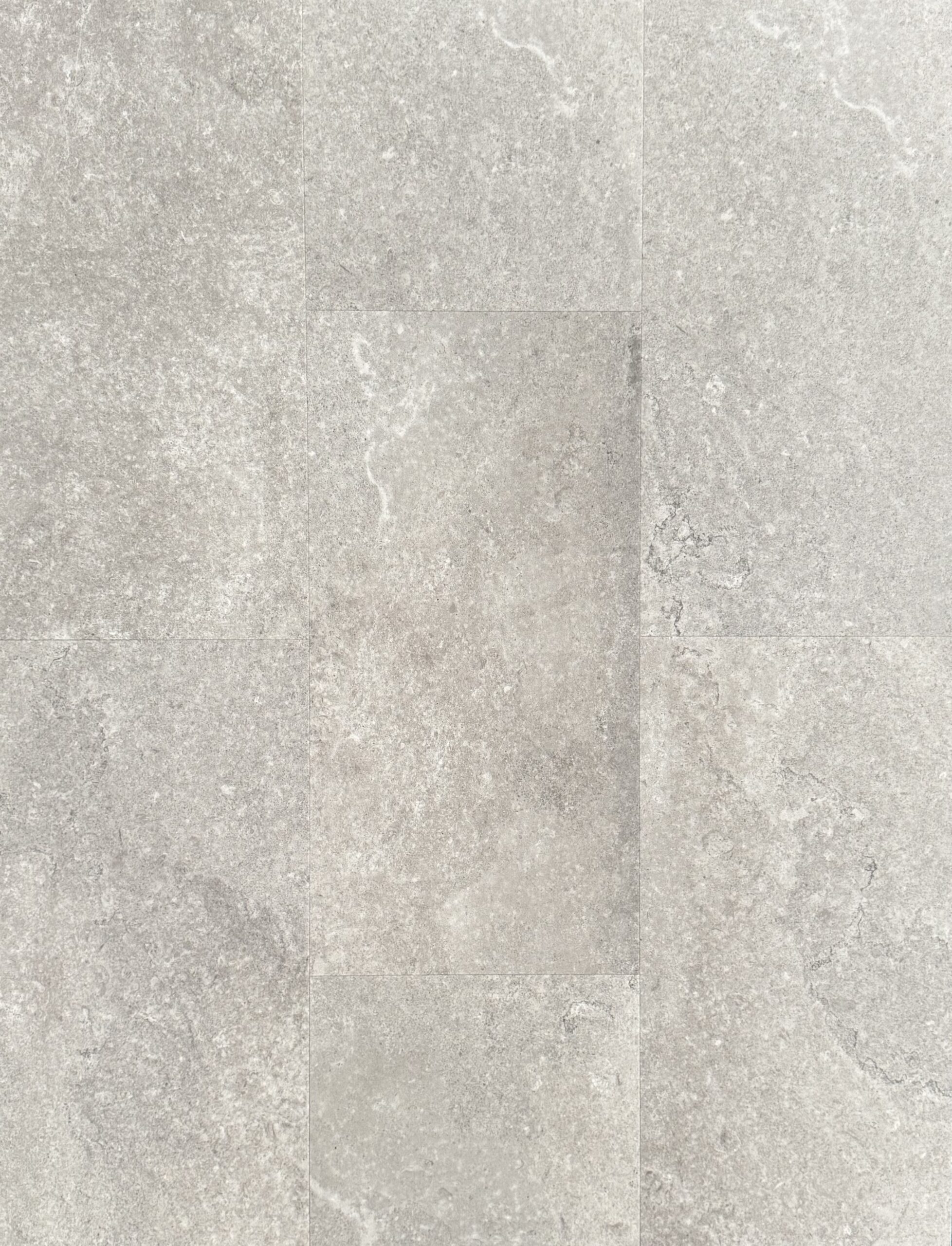 Wasserfeste SPC-Vinylfliese Grey Sandstone, 30,5x61 cm, 5,5 mm, mit integrierter Trittschalldämmung