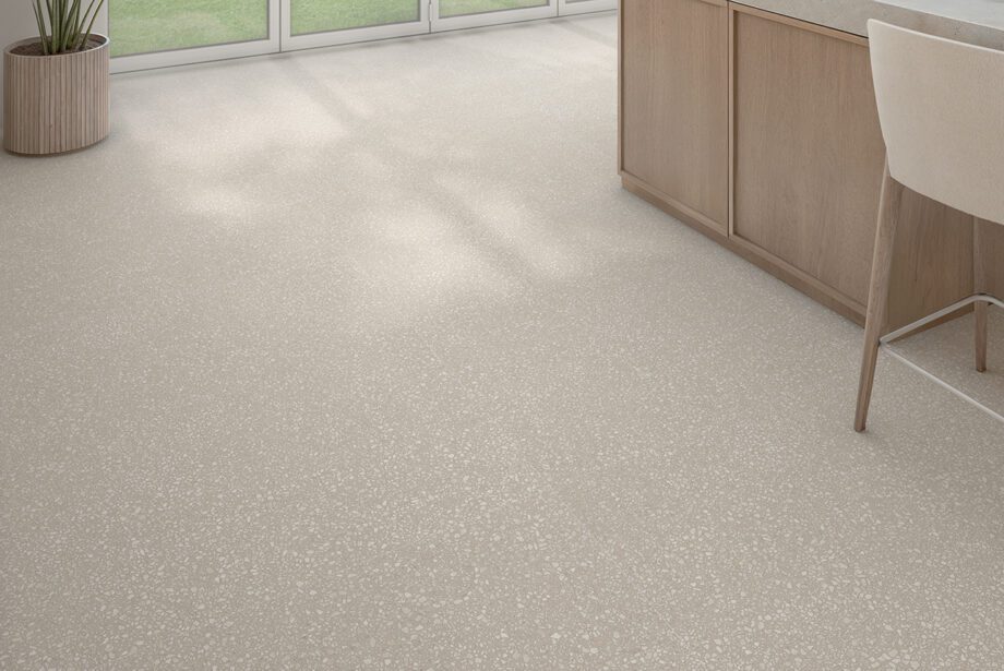 Matte Bodenfliese aus Feinsteinzeug in Terrazzo-Optik Tau Portobello Sand, 100x100 cm, Sandbeige, R10, rektifiziert – 2
