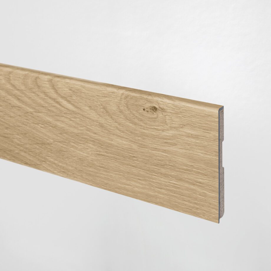 Hohe Sockelleiste Floorify für Vinylboden, passendes Dekor, 89x9,5x2000 mm