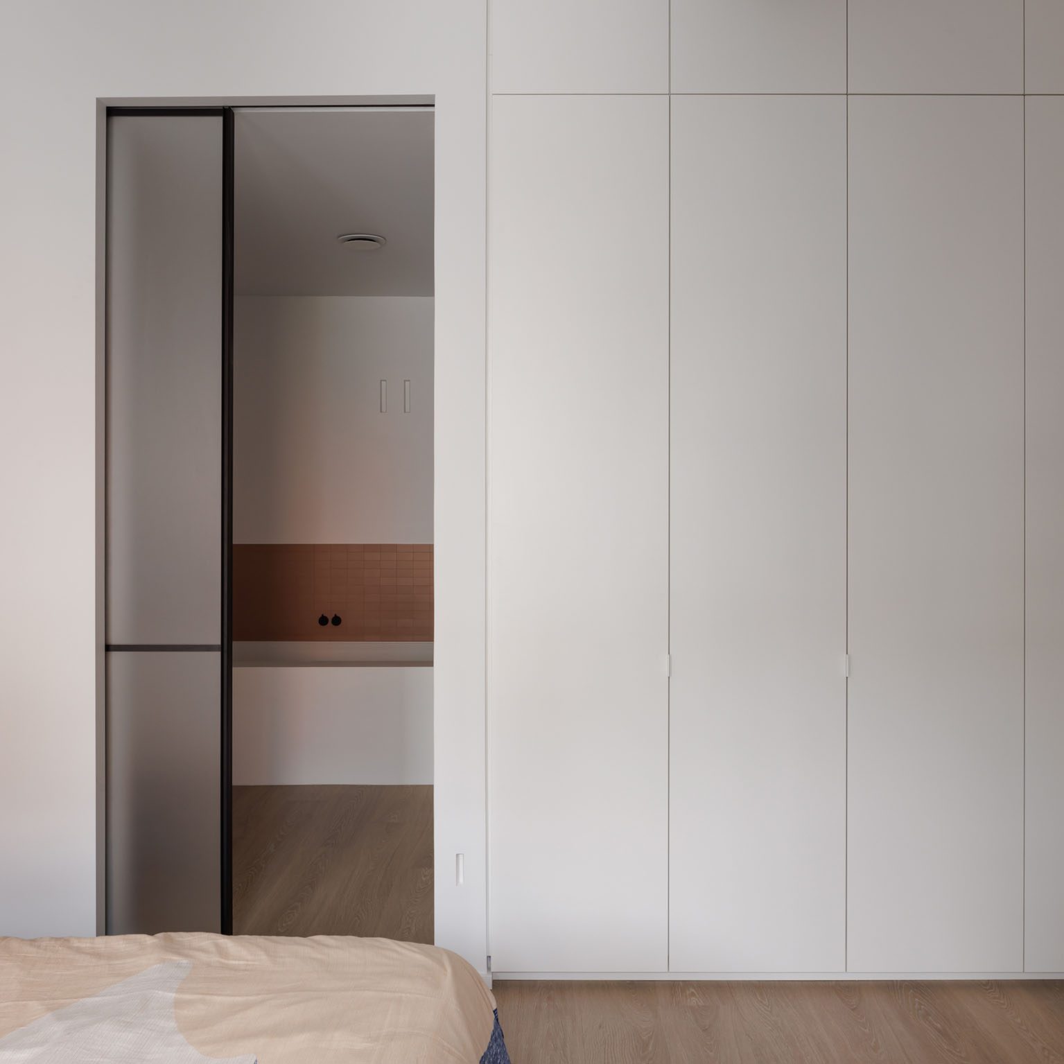 Tugevdatud südamikuga LVT vinüülparkett Floorify Long Plank Blush F006