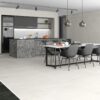 035.120.0108.06613-3 Matte Großformatplatte aus Feinsteinzeug in Betonoptik Tau Lema White, 120x280 cm, 6 mm, Weiß, rektifiziert – 3