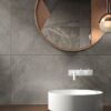 abk-atlantis-taupe-interjoor-1 Feinsteinzeug Fliese in Steinoptik ABK Atlantis Taupe, 120x120 cm, 8,5 mm, natur matt, rutschhemmend R10 – 3