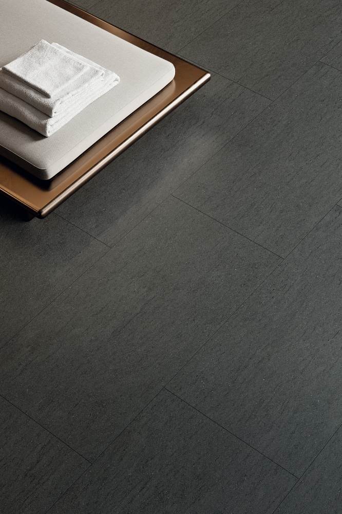 Feinsteinzeug Fliese in Steinoptik ABK Poetry Stone Reloaded Basaltina Dark, 60x60 cm, 8,5 mm, natur matt P.tech, rutschhemmend R10