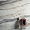 Marmorimustriga suurplaat ABK Sensi 900 Oyster White – interjöör 3