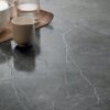 Marmorimustriga suurplaat ABK Sensi 900 Stone Grey – interjöör Marmorimustriga suurplaat ABK Sensi 900 Stone Grey – interjöör