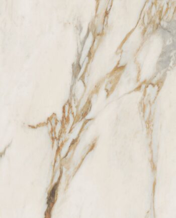 Feinsteinzeug in Marmoroptik ABK Sensi Signoria Calacatta Vena Oro, 120x120 cm, 8,5 mm, natur matt, rutschhemmend R10
