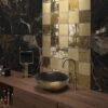 Metalliefektiga reljeefne keraamiline seinaplaat Dune Tabarca Gold Glossy – interjöör