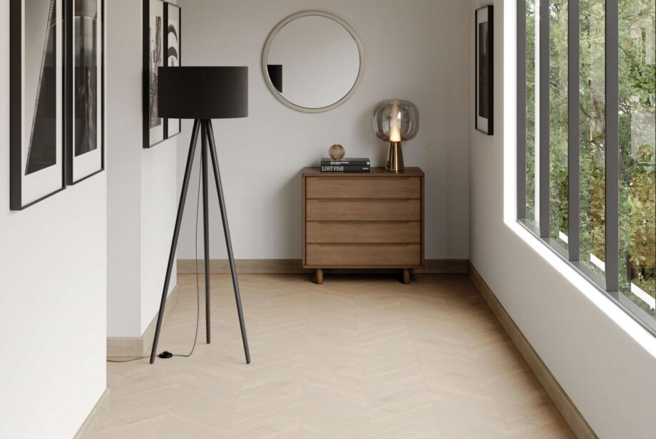 Chevron Parkett Eiche Esta AB Latte extramatt lackiert – im Wohnraum Chevron Parkett Eiche Esta AB Latte extramatt lackiert – 3