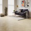 Chevron Parkett Eiche Esta Nordic S Linen extramatt lackiert – Nahaufnahme Chevron Parkett Eiche Esta Nordic S Linen extramatt lackiert – 3