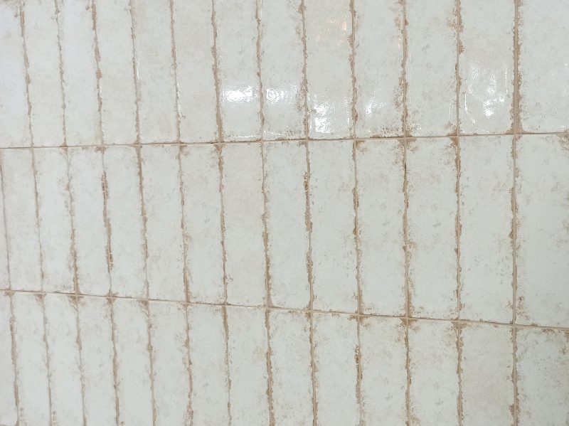 Glänzende Keramik-Wandfliese mit gealterten Kanten Dune Antiga Blanco, 6,9x24 cm, 9 mm, Weiß – 4
