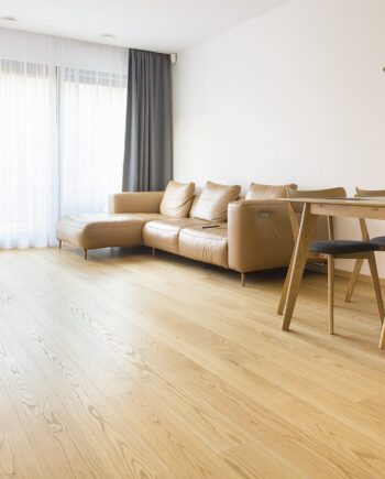 Eiche Parkett, Oak Elite Pure Line, gebürstet, gefast, lackiert 5%