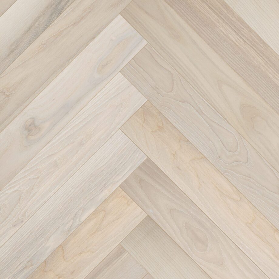 Fischgrätparkett Esche Esta Elegant Frost Ivory Pores 600 mm extramatt lackiert
