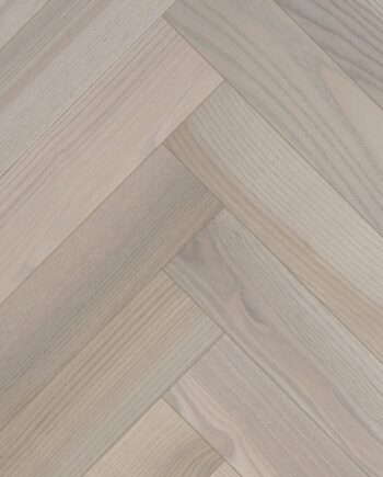 Fischgrätparkett Esche Esta Elegant Sandstone Original 700 mm extramatt lackiert