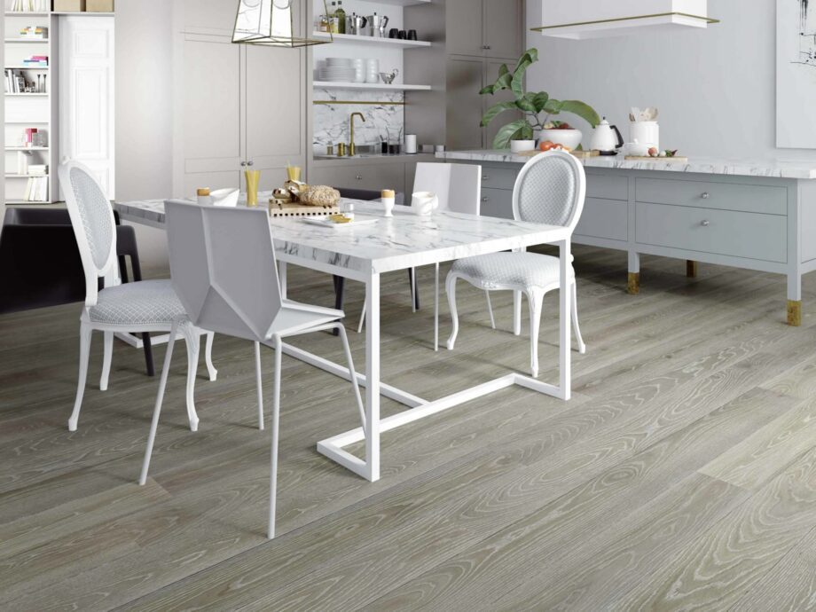 Landhausdiele Eiche Esta ABC Olive Grey Ivory Pores extramatt lackiert – Nahaufnahme Landhausdiele Eiche Esta ABC Olive Grey Ivory Pores extramatt lackiert – 3