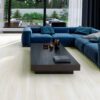 Landhausdiele Esche Esta Elegant Bianco Perla extramatt lackiert – Nahaufnahme Landhausdiele Esche Esta Elegant Bianco Perla extramatt lackiert – 3