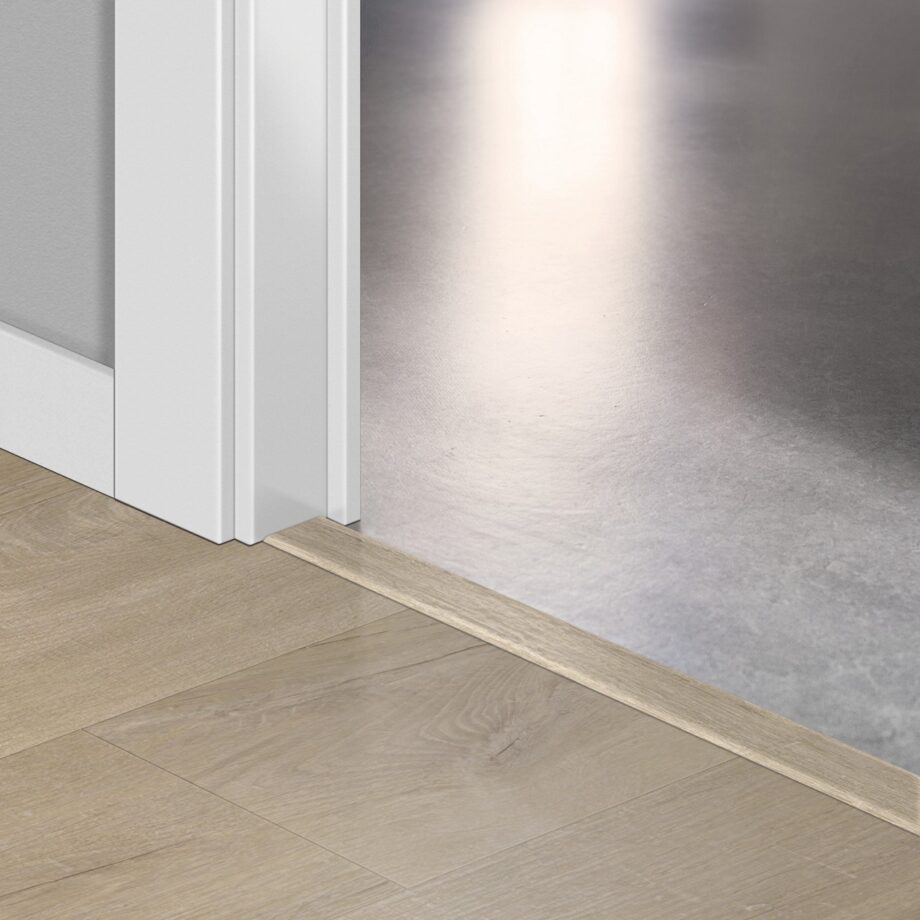 qsvincp40103-1 Incizo 5-in-1 Übergangsprofil Quick-Step Cotton Oak Beige für Rigid-Vinyl (Alpha), 8x45x2000 mm