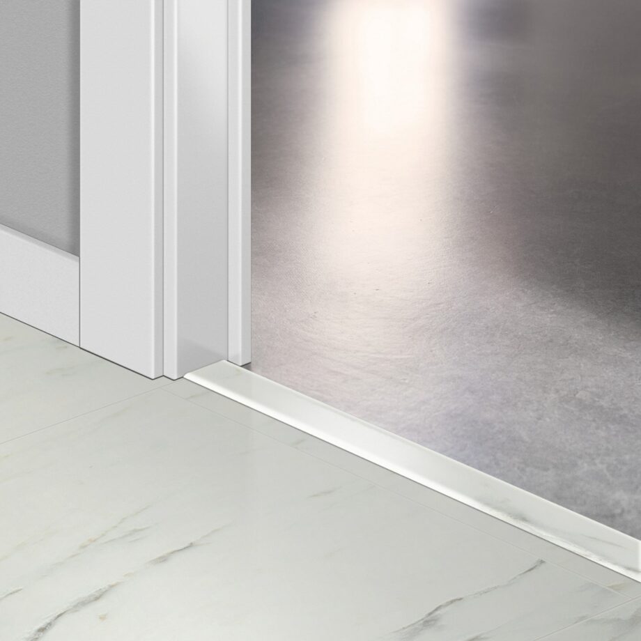 qsvincp40136-1 Incizo 5-in-1 Übergangsprofil Quick-Step Marble Carrara White für Rigid-Vinyl (Alpha), 8x45x2000 mm