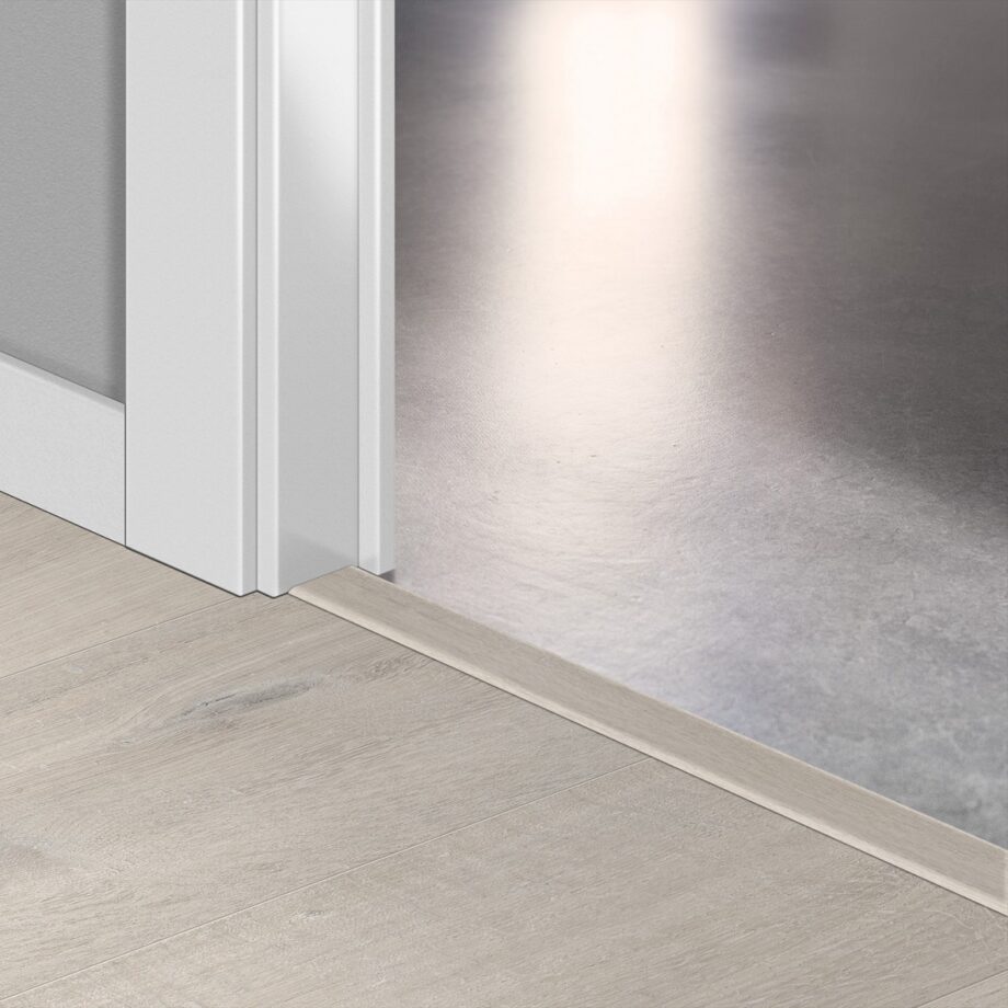 qsvincp40200-1 Incizo 5-in-1 Übergangsprofil Quick-Step Cotton Oak White Blush für Rigid-Vinyl (Alpha), 8x45x2000 mm