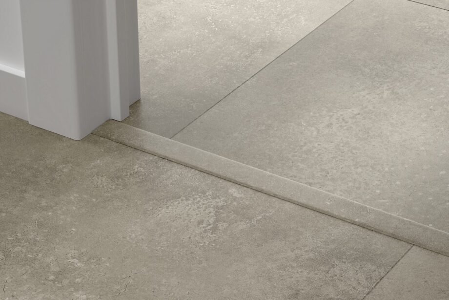 qsvincp40273-1 Incizo 5-in-1 Übergangsprofil Quick-Step Cloudy Concrete für Rigid-Vinyl (Alpha), 8x45x2000 mm