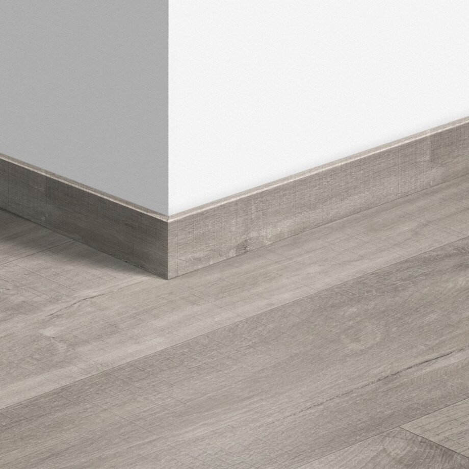 Sockelleiste Quick-Step Canyon Oak Grey With Saw Cuts für LVT Vinylboden, wasserfest, 12x58x2400 mm
