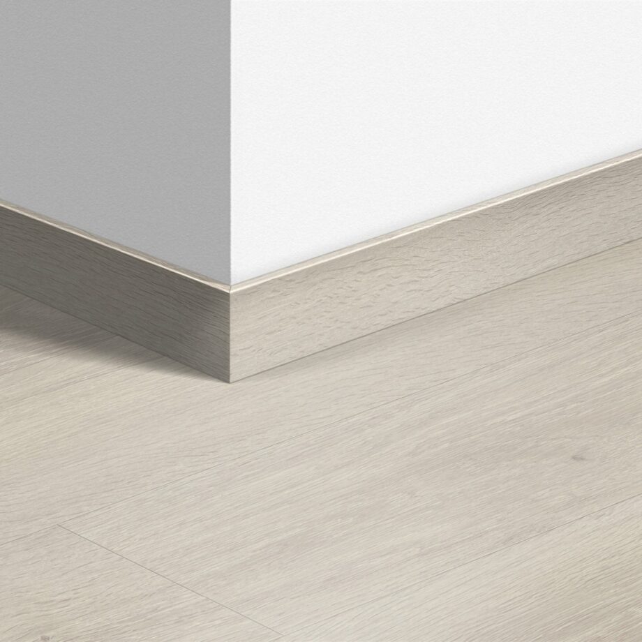 qsvsk40079-1 Sockelleiste Quick-Step Sea Breeze Oak Light für LVT Vinylboden, wasserfest, 12x58x2400 mm