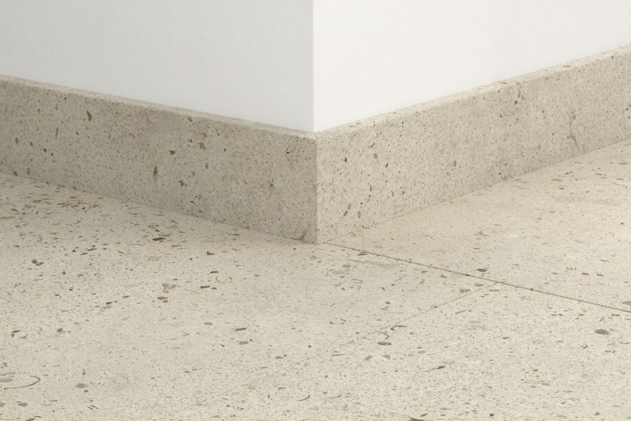 Sockelleiste Quick-Step Oyster Concrete für LVT Vinylboden, wasserfest, 12x58x2400 mm