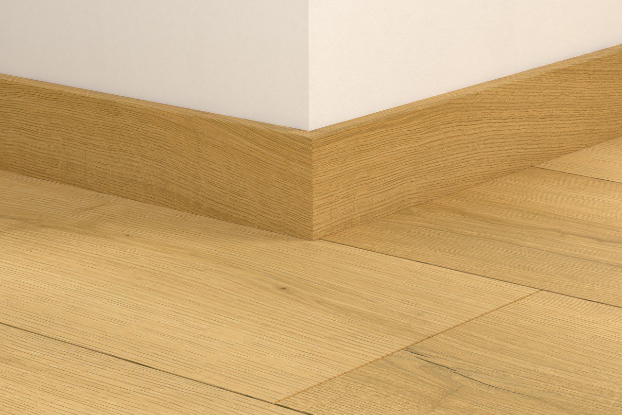 Sockelleiste Quick-Step Brushed Oak Honey für LVT Vinylboden, wasserfest, 12x58x2400 mm