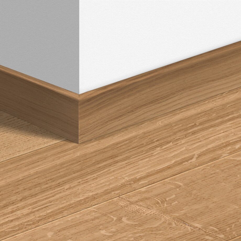 qswppskr01450mm-1 Wasserbeständige Holz-Sockelleiste Quick-Step Natural Oak Matt für Parkett, furniert, 16x80x2400 mm