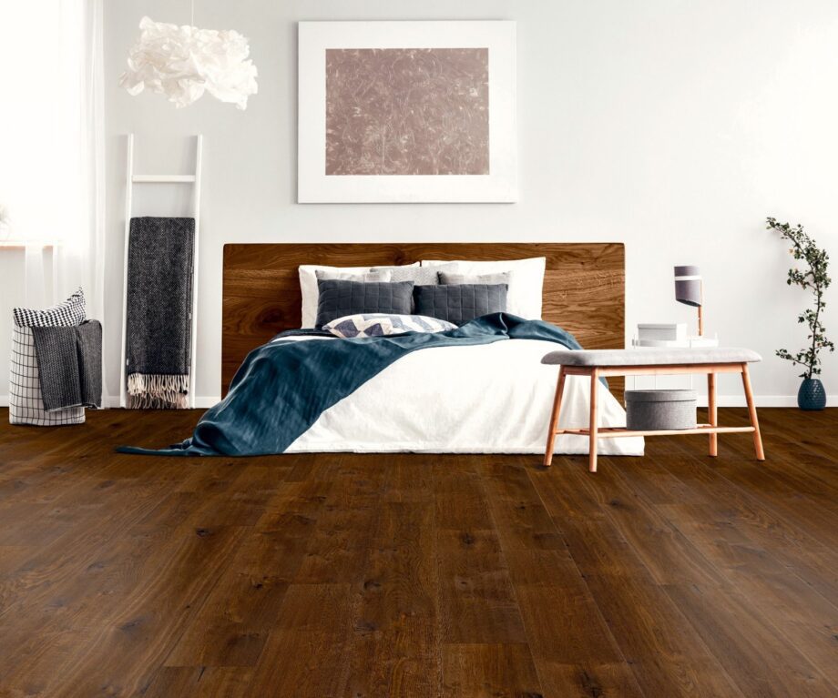 Landhausdiele Thede & Witte Boston XL, Darkbrown, Eiche astig, geräuchert, handgehobelt, geölt, 1-Stab, 2200 x 260 x 15 mm – 2