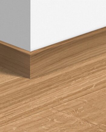 Wasserbeständige Holz-Sockelleiste Quick-Step Natural Oak Matt für Parkett, furniert, 16x80x2400 mm