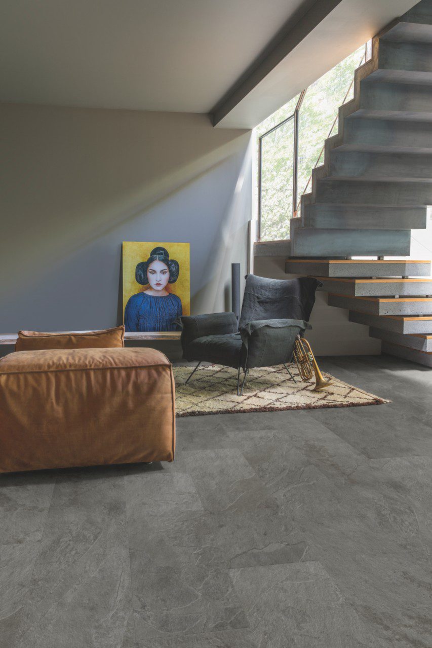 LVT Vinylboden Quick-Step, Ambient Click Plus, Grau Slate Fliese, gefast – 3