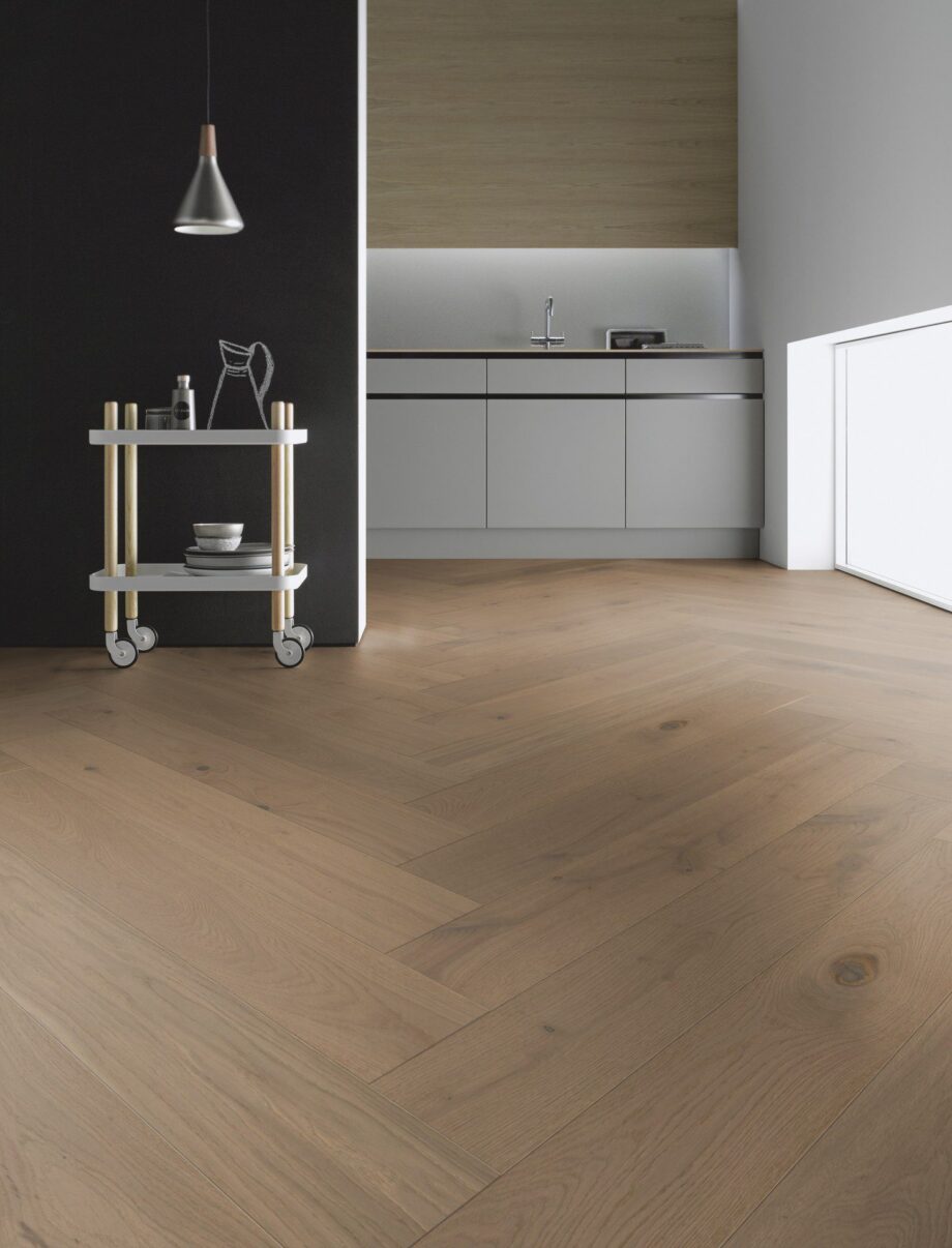 Fischgrätparkett Eiche, ter Hürne, Oak ochre brown, Fischgrätparkett, gebürstet, gefast, extra matt versiegelt – Ansicht 3 Fischgrätparkett Eiche, ter Hürne, Oak ochre brown, Fischgrätparkett, gebürstet, gefast, extra matt versiegelt – 3